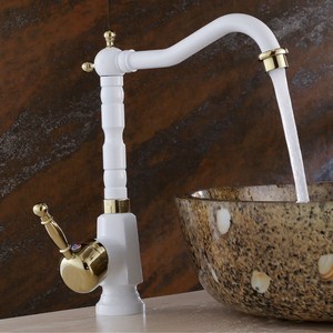 Beyaz Mutfak ve Banyo Armatürü