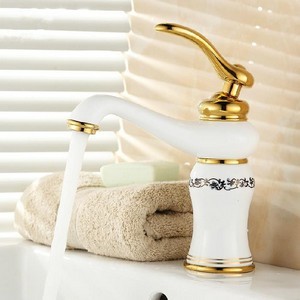 Desenli Beyaz Lavabo Bataryası